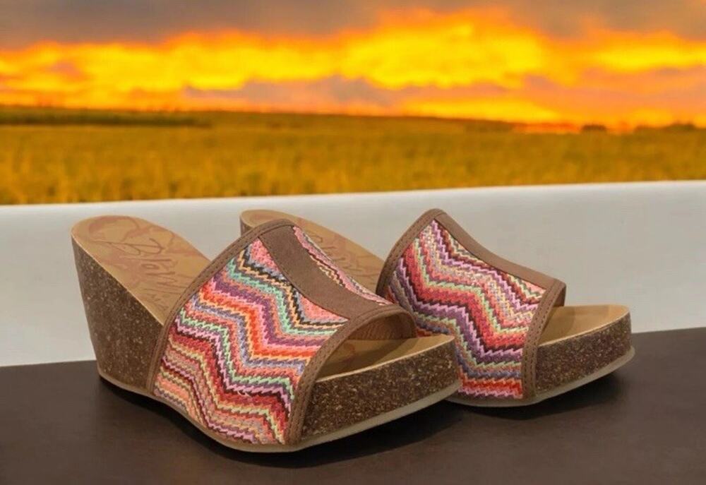 Blowfish Malibu Wedge Sandals Womens 9 Slip On Resort Bohemian